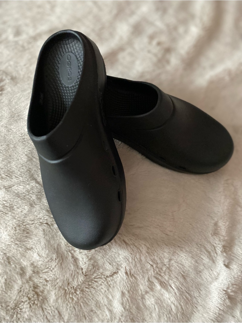 Oofos Women’s Black Clog